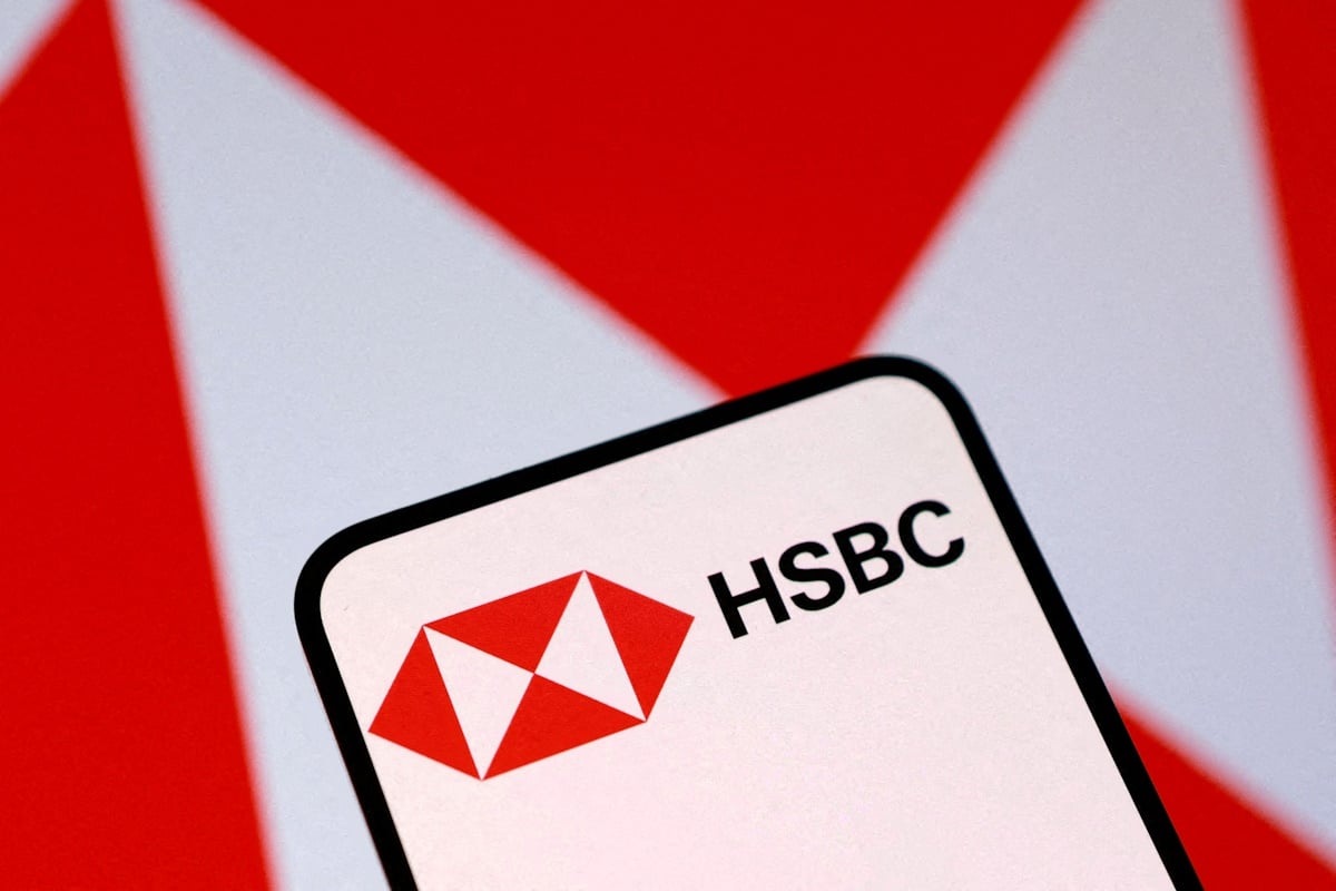 HSBC: Υιοθετεί το μοντέλο μπόνους της Wall Street και περιορίζει τις σταθερές αποδοχές