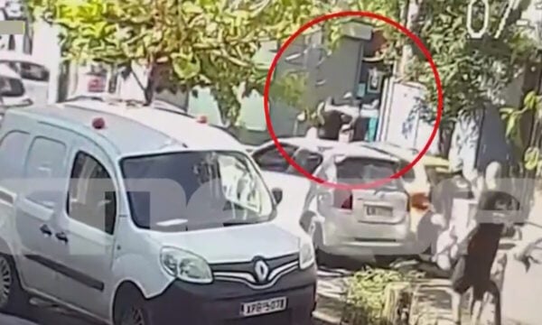 Ιερά Οδός: Βίντεο ντοκουμέντο με την επίθεση 55χρονου οδηγού με τσεκούρι σε 49χρονο