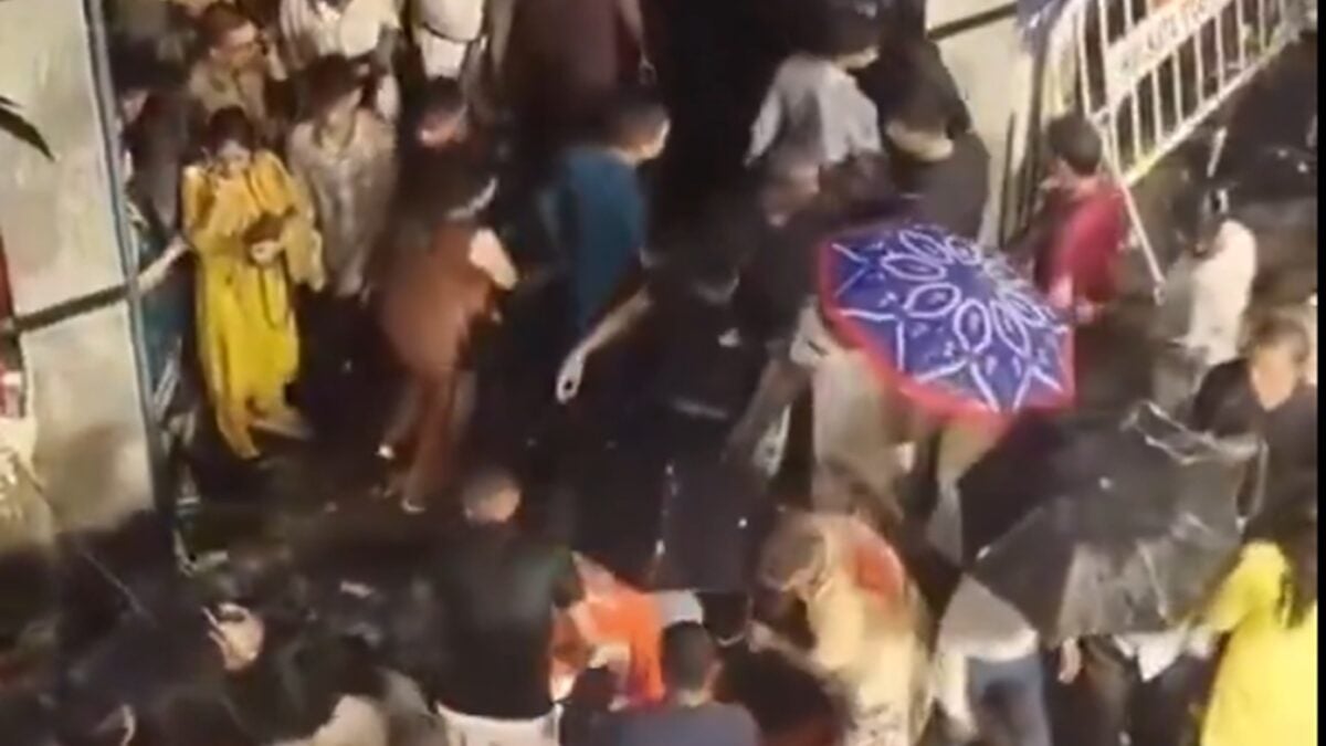 Καλκούτα: Τουλάχιστον 19 νεκροί από ποδοπάτημα σε ινδουιστική θρησκευτική γιορτή 1 Καλκούτα: Τουλάχιστον 19 νεκροί από ποδοπάτημα σε ινδουιστική θρησκευτική γιορτή