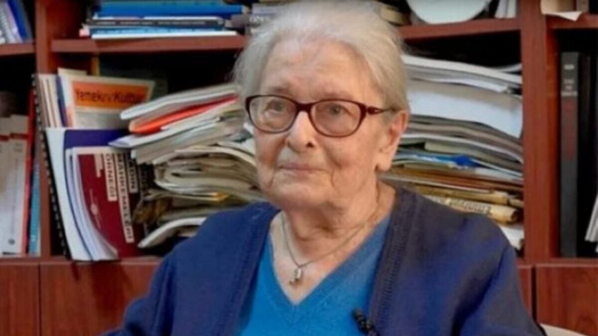 Ιωάννα Κουτσουράδη: Η μεγάλη Ελληνίδα φιλόσοφος έφυγε από τη ζωή στην Κωνσταντινούπολη 1 Ιωάννα Κουτσουράδη: Η μεγάλη Ελληνίδα φιλόσοφος έφυγε από τη ζωή στην Κωνσταντινούπολη