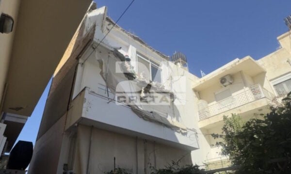 Ηράκλειο: Τμήμα πολυκατοικίας κατέρρευσε τα ξημερώματα στο Ατσαλένιο – Εικόνες σοκ