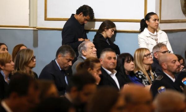 Ισπανία: Οδύνη στη δέηση για τους 69 νεκρούς του σιδηροδρομικού δυστυχήματος, αγωνία για τους αγνοούμενους – Πολιτική φθορά για τον Σάντσεθ