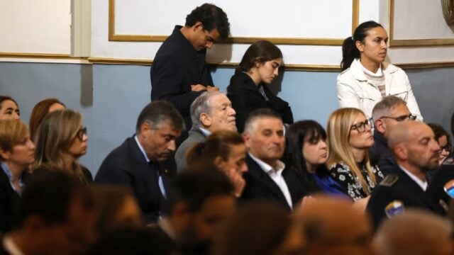 Ισπανία: Οδύνη στη δέηση για τους 69 νεκρούς του σιδηροδρομικού δυστυχήματος, αγωνία για τους αγνοούμενους – Πολιτική φθορά για τον Σάντσεθ