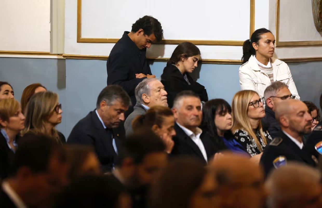 Ισπανία: Οδύνη στη δέηση για τους 69 νεκρούς του σιδηροδρομικού δυστυχήματος, αγωνία για τους αγνοούμενους – Πολιτική φθορά για τον Σάντσεθ