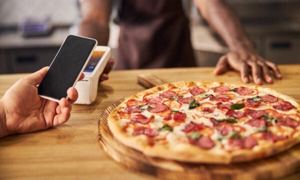Pizza Fan: Στην ΑΑΔΕ στοιχεία για φερόμενα «διπλά βιβλία» – Τι αφορά η εκτίμηση για τζίρο άνω των 200 εκατ. ευρώ