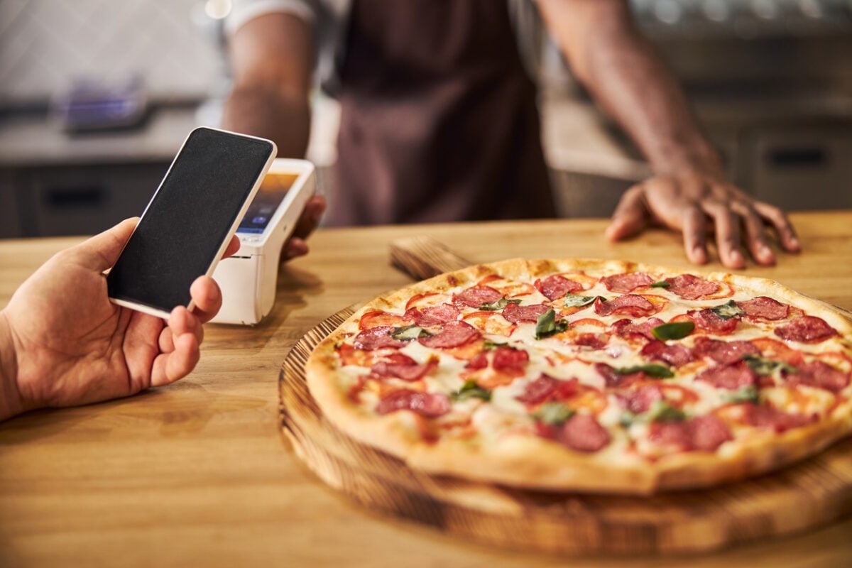 Pizza Fan: Κλειστά τα 110 καταστήματα, αγωνία για 2.500 εργαζομένους – Δείτε βίντεο