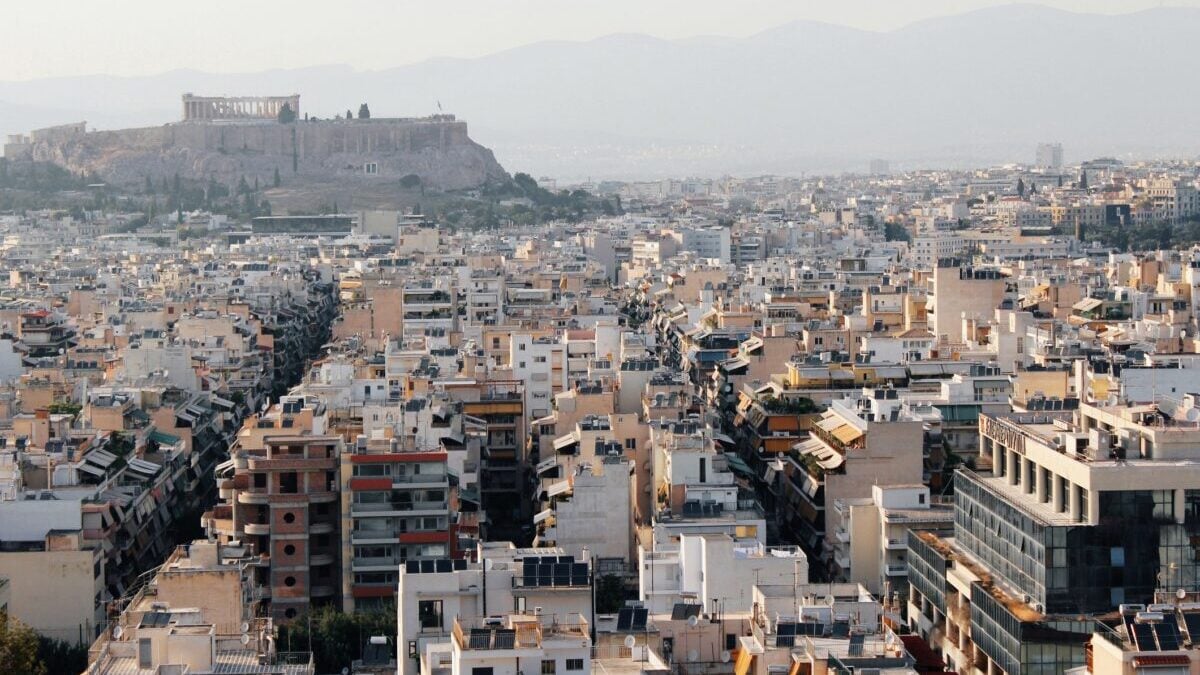 Αγορά κατοικίας: Προειδοποιητικά σημάδια από την Τράπεζα της Ελλάδος – ΔΝΤ και Eurostat αποκαλύπτουν την οικονομική πίεση των νοικοκυριών