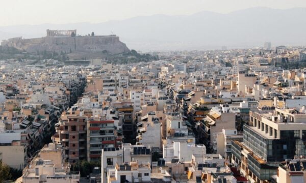 Αγορά κατοικίας: Προειδοποιητικά σημάδια από την Τράπεζα της Ελλάδος – ΔΝΤ και Eurostat αποκαλύπτουν την οικονομική πίεση των νοικοκυριών