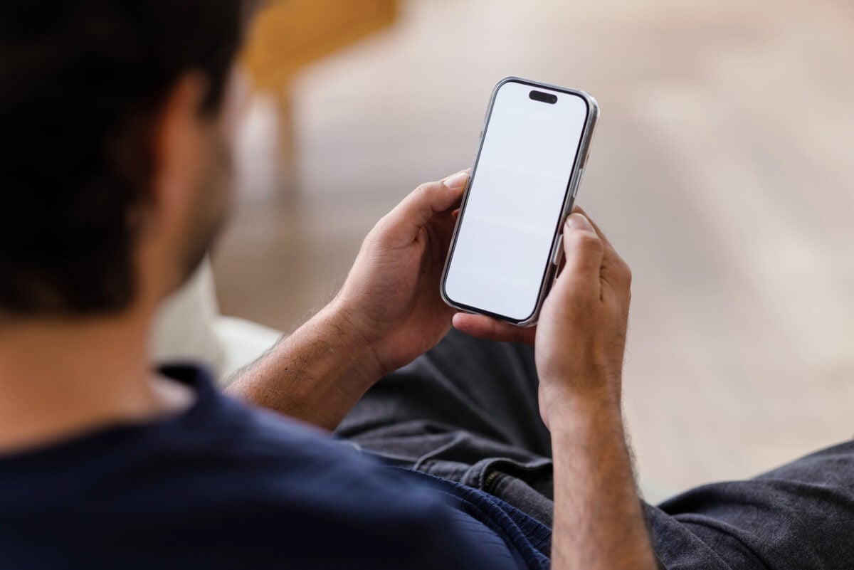 WhatsApp: Διαγράψτε το μήνυμα που κυκλοφορεί και μην το ανοίξετε