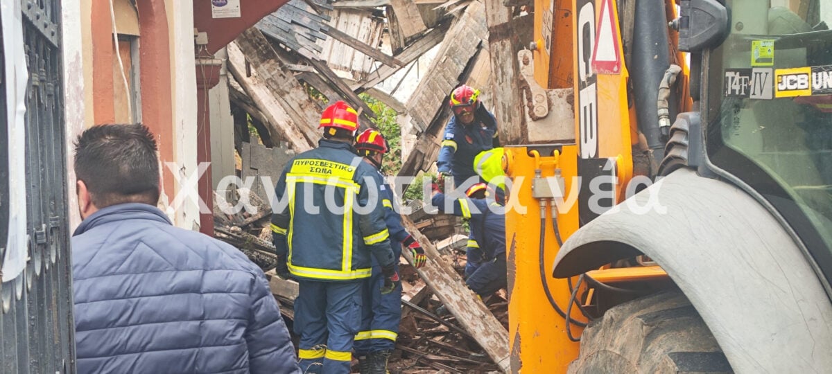 Χανιά: Έπεσε τμήμα της οροφής στους Ιταλικούς Στρατώνες – Έρευνες για εγκλωβισμένους στα συντρίμμια 9 Χανιά: Έπεσε τμήμα της οροφής στους Ιταλικούς Στρατώνες – Έρευνες για εγκλωβισμένους στα συντρίμμια