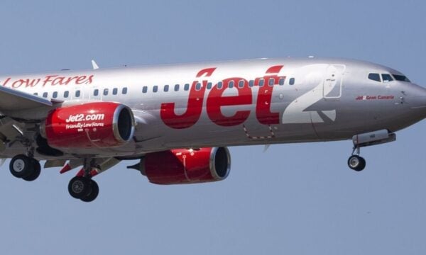 Daily Express: Πτήση της Jet2 από τη Σάμο για το Μάντσεστερ εκτράπηκε στο Σπλιτ