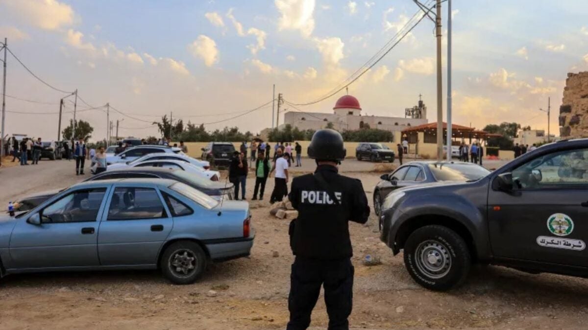 Η Ιορδανία τηρεί τριήμερο εθνικό πένθος μετά την ένοπλη επίθεση σε ελληνορθόδοξη εκκλησία με 7 νεκρούς και 40 τραυματίες – Νέα βίντεο 1 Η Ιορδανία τηρεί τριήμερο εθνικό πένθος μετά την ένοπλη επίθεση σε ελληνορθόδοξη εκκλησία με 7 νεκρούς και 40 τραυματίες – Νέα βίντεο