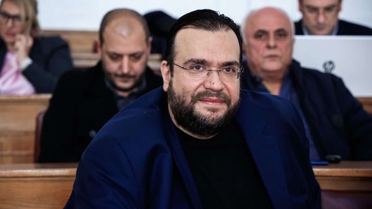 Φίλιππος Καμπούρης: Συνελήφθη με τη σύζυγό του για απάτη στον e-ΕΦΚΑ – Χειροπέδες σε λογιστές και «αχυρανθρώπους» 1 Φίλιππος Καμπούρης: Συνελήφθη με τη σύζυγό του για απάτη στον e-ΕΦΚΑ – Χειροπέδες σε λογιστές και «αχυρανθρώπους»