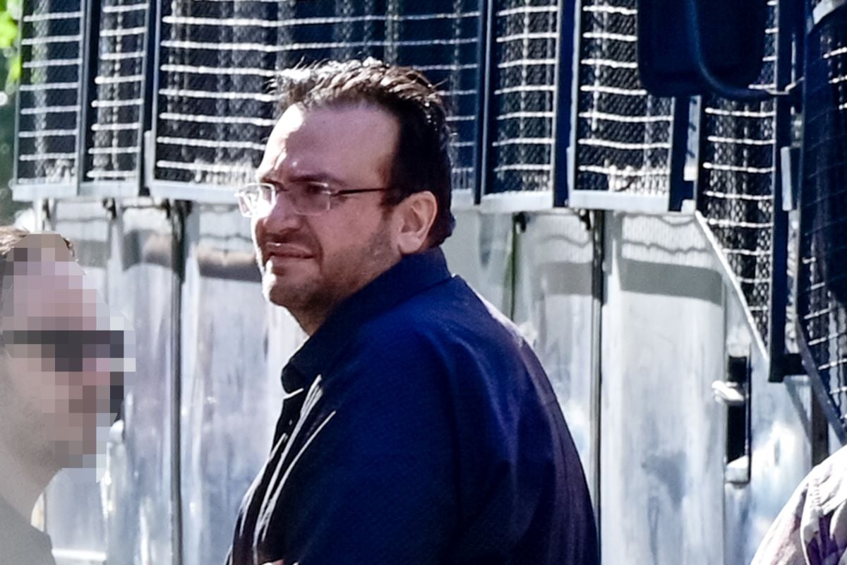 Φίλιππος Καμπούρης: Εκείνος και η σύζυγός του κατηγορούνται για 5 κακουργήματα και ένα πλημμέλημα στην απάτη κατά του ΕΦΚΑ