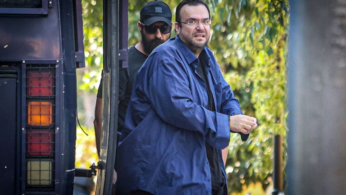 Φίλιππος Καμπούρης: «Ήμουν απλός εργαζόμενος στις εταιρείες, ασκούσα χρέη γραμματέα» – Τι υποστήριξε στην απολογία του 1 Φίλιππος Καμπούρης: «Ήμουν απλός εργαζόμενος στις εταιρείες, ασκούσα χρέη γραμματέα» – Τι υποστήριξε στην απολογία του