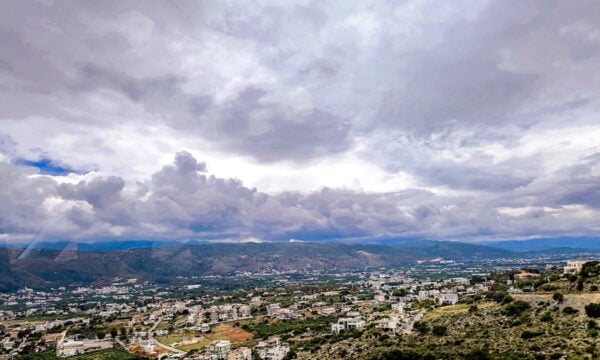 Καιρός αύριο: Η θερμοκρασία ανεβαίνει λίγο – Βροχές σε Κρήτη και Δωδεκάνησα