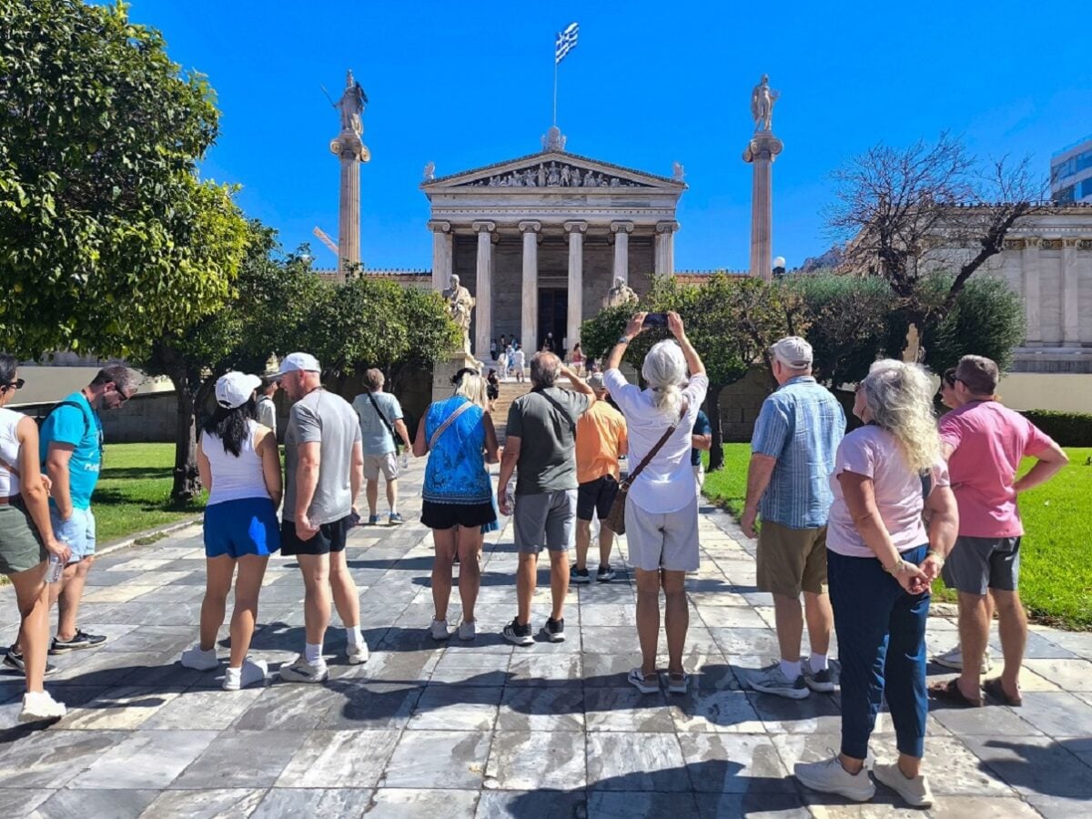 Καιρός αύριο: Νέα αύξηση της θερμοκρασίας και βροχές κατά τόπους