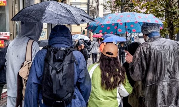 Καιρός: Επιδείνωση με έντονες βροχές και ισχυρές καταιγίδες – Ποιες περιοχές είναι σε red code και πού ακυρώνονται παρελάσεις