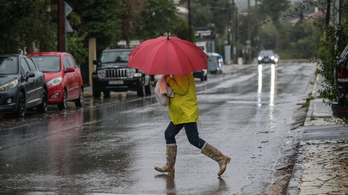 Καιρός: Τριήμερο με βροχές, κρύο και 7 μποφόρ – Κατακόρυφη πτώση θερμοκρασίας και μονοψήφιες τιμές στην Αττική 2 Καιρός: Τριήμερο με βροχές, κρύο και 7 μποφόρ – Κατακόρυφη πτώση θερμοκρασίας και μονοψήφιες τιμές στην Αττική