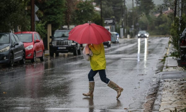 Καιρός: Τριήμερο με βροχές, κρύο και 7 μποφόρ – Κατακόρυφη πτώση θερμοκρασίας και μονοψήφιες τιμές στην Αττική