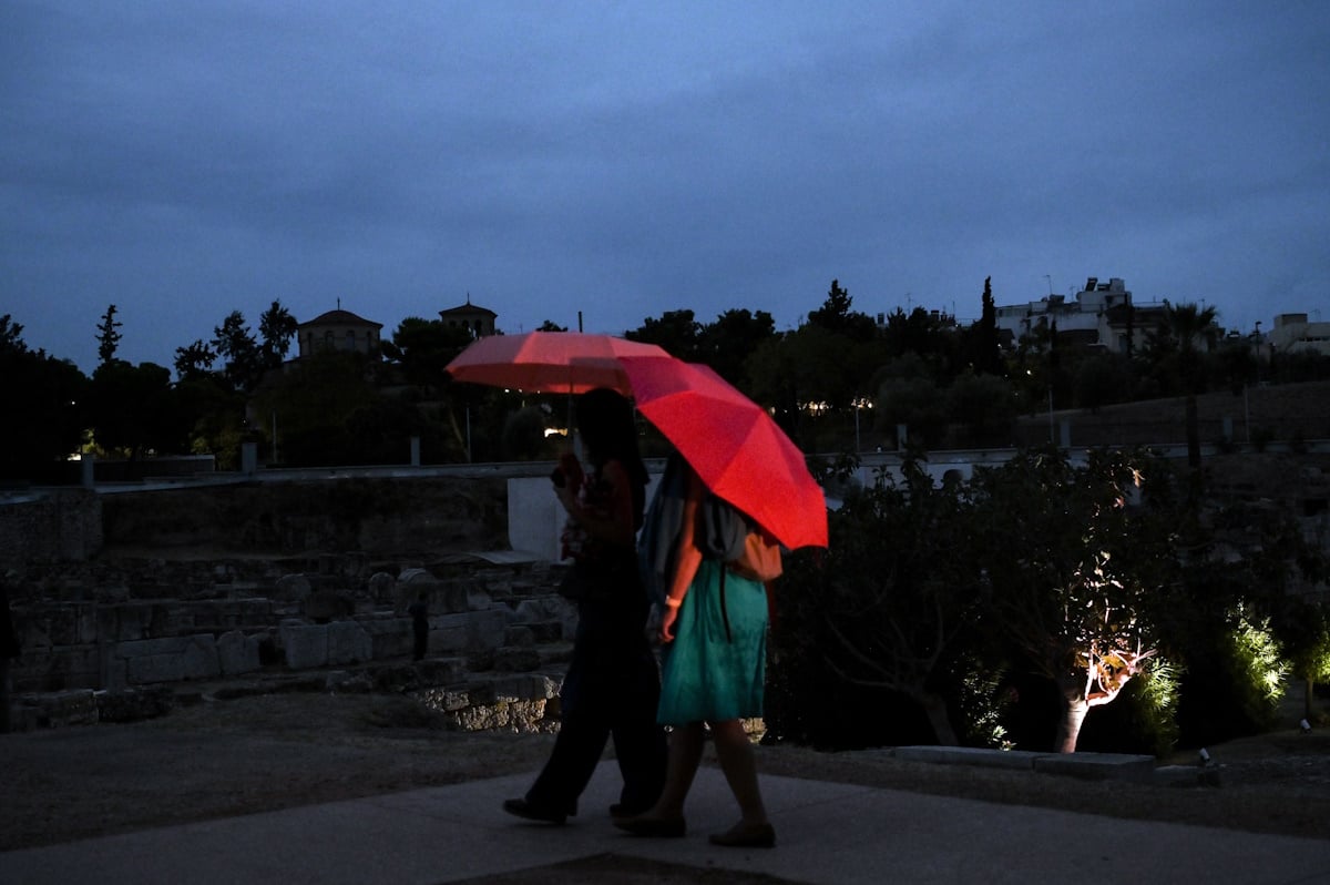 Καιρός αύριο: Βροχές και ισχυροί άνεμοι στα πελάγη – Έως τους 25 βαθμούς Κελσίου η θερμοκρασία