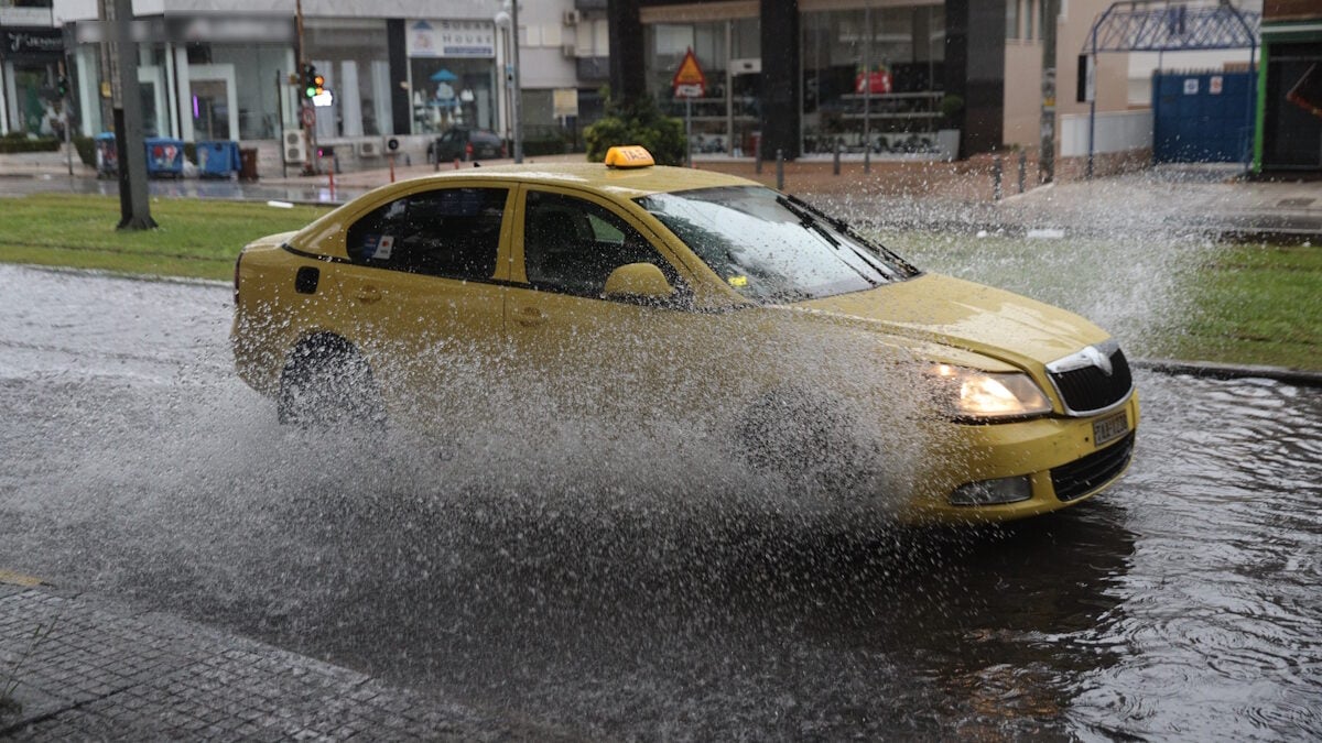 Καιρός στην Αττική: Ισχυρές καταιγίδες και 40 χιλιοστά βροχής μέχρι το απόγευμα της Κυριακής – Έκκληση Καλλιάνου για προσοχή στις μετακινήσεις 1 Καιρός στην Αττική: Ισχυρές καταιγίδες και 40 χιλιοστά βροχής μέχρι το απόγευμα της Κυριακής – Έκκληση Καλλιάνου για προσοχή στις μετακινήσεις
