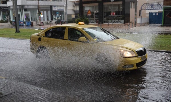 Καιρός στην Αττική: Ισχυρές καταιγίδες και 40 χιλιοστά βροχής μέχρι το απόγευμα της Κυριακής – Έκκληση Καλλιάνου για προσοχή στις μετακινήσεις
