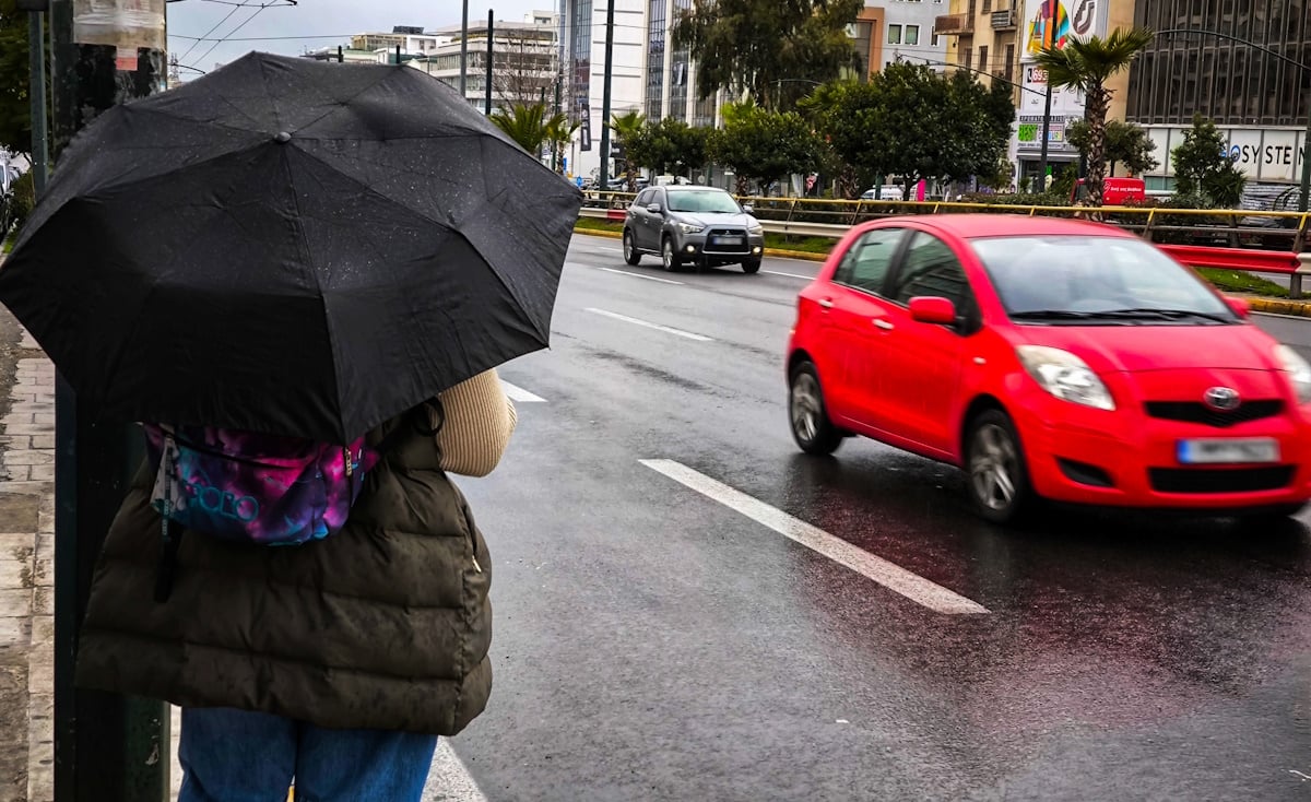 Καιρός σήμερα: Βροχές και καταιγίδες με χιόνια ακόμη και στην Πάρνηθα – «Βουτιά» της θερμοκρασίας