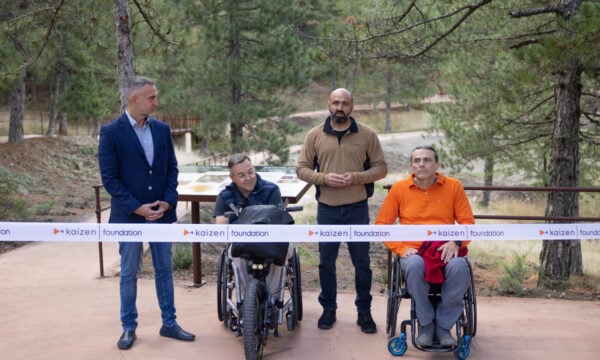 Πάρνηθα: Το Kaizen Foundation εγκαινίασε το πρώτο Μονοπάτι Προσβασιμότητας σε Εθνικό Δρυμό της χώρας
