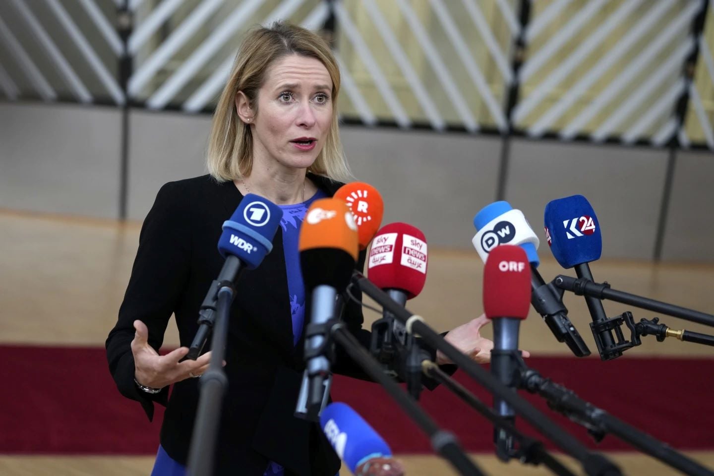 ΕΕ: Επιβάλλει 1.600 νέες κυρώσεις κατά της Ρωσίας – «Ανησυχητική» η συμφωνία Τραμπ-Πούτιν για το ντίζελ, «άνιση» η εκεχειρία