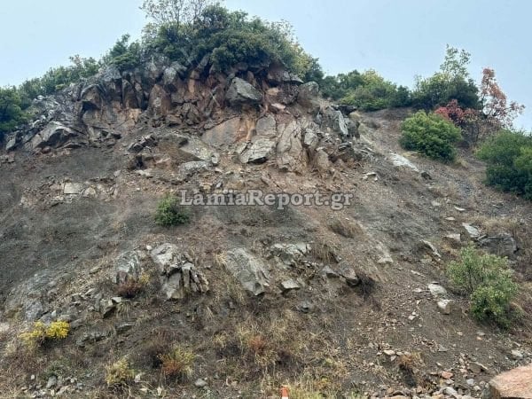 Κακοκαιρία στη Φθιώτιδα: Τεράστιοι βράχοι έκλεισαν τον δρόμο από το Δίλοφο προς το Περιβόλι 7 Κακοκαιρία στη Φθιώτιδα: Τεράστιοι βράχοι έκλεισαν τον δρόμο από το Δίλοφο προς το Περιβόλι