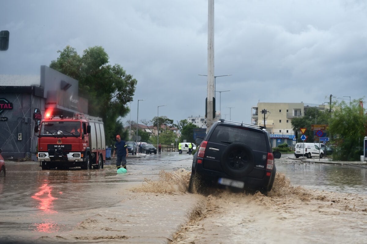 Κακοκαιρία: Καταιγίδες σε Κρήτη και Δωδεκάνησα έως το μεσημέρι, άνεμοι 7 μποφόρ – Τα Χανιά «βούλιαξαν» με 420 χιλιοστά βροχής