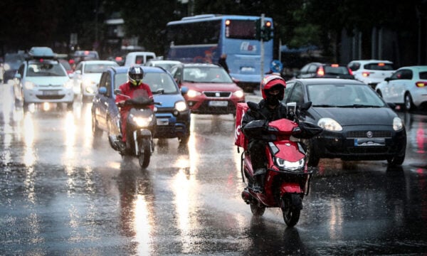 Καιρός: Καταρρακτώδεις βροχές και άνεμοι έως 10 μποφόρ – 112 στη Σκιάθο, στο επίκεντρο της κακοκαιρίας Εύβοια και Σποράδες
