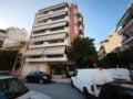 Καλλιθέα: Κάτοικοι λένε ότι τους ειδοποίησαν για βόμβες στη Λασκαρίδου και να βγουν έξω – Απομακρύνθηκαν τα φιαλίδια