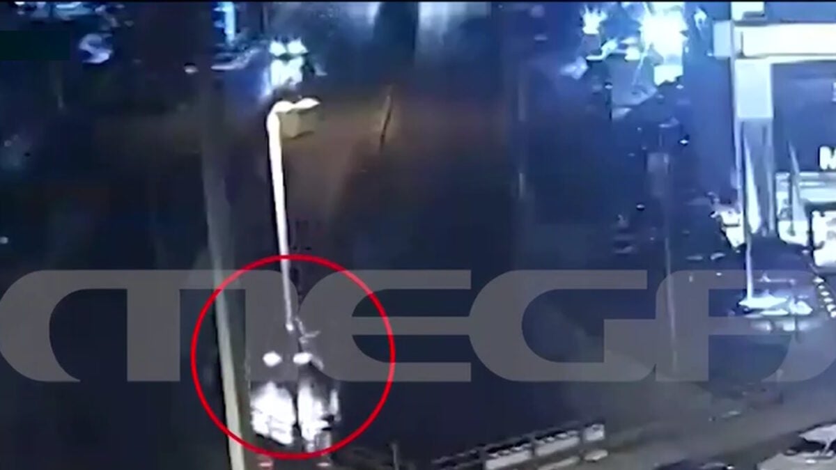 Καλλιθέα: 27χρονη οδηγός μηχανής στο νοσοκομείο με τραύματα – Καρέ καρέ το τροχαίο ατύχημα