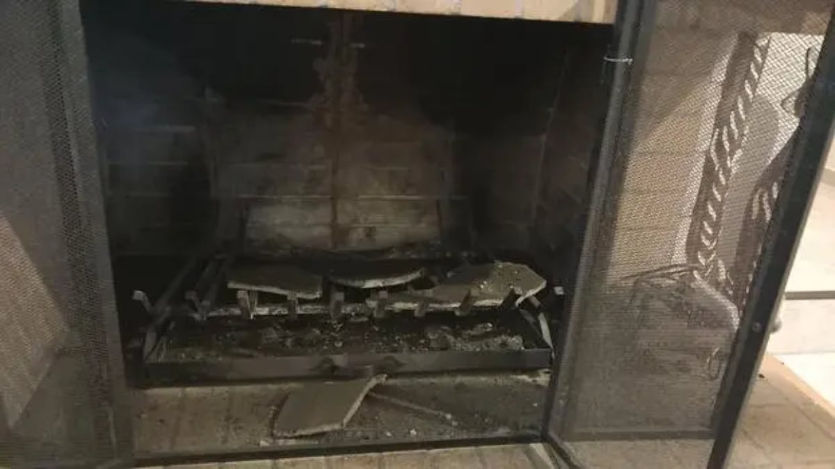Κρήτη: Κεραυνός διέλυσε καμινάδα σπιτιού στον Καρτερό Ηρακλείου – «Νομίζαμε ότι έπεσε βόμβα» 10 Κεραυνός σε καμινάδα