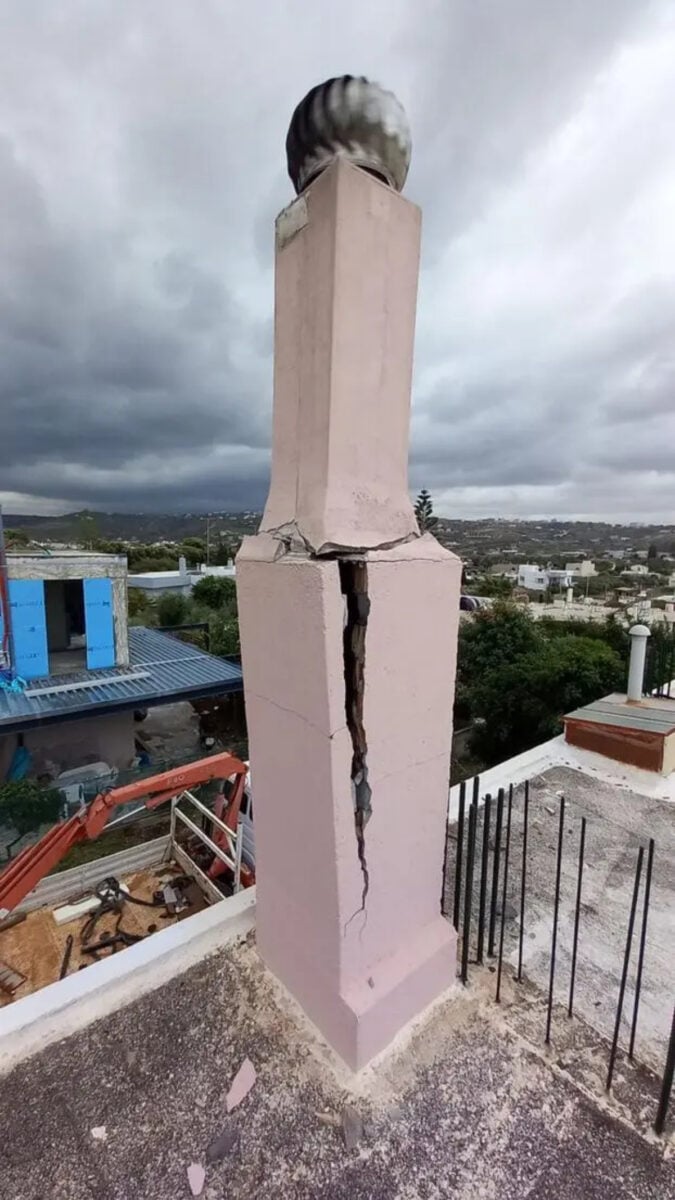 Κρήτη: Κεραυνός διέλυσε καμινάδα σπιτιού στον Καρτερό Ηρακλείου – «Νομίζαμε ότι έπεσε βόμβα» 9 Κεραυνός σε καμινάδα