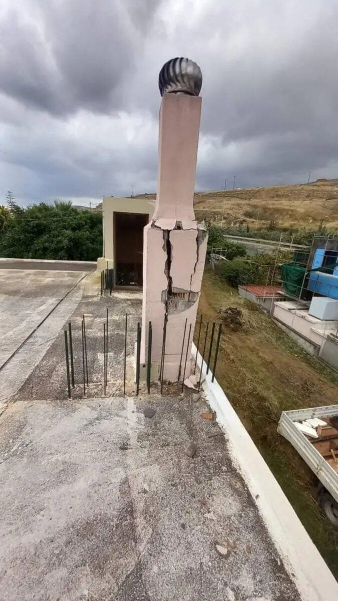 Κρήτη: Κεραυνός διέλυσε καμινάδα σπιτιού στον Καρτερό Ηρακλείου – «Νομίζαμε ότι έπεσε βόμβα» 11 Κεραυνός σε καμινάδα