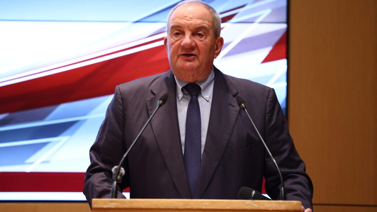 Καραμανλής: Χρειάζεται πολυδιάστατη εξωτερική πολιτική – Αιχμές για τα «δύο μέτρα και δύο σταθμά» της Δύσης 1 Καραμανλής: Χρειάζεται πολυδιάστατη εξωτερική πολιτική – Αιχμές για τα «δύο μέτρα και δύο σταθμά» της Δύσης