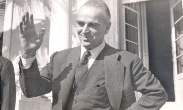 Νέα Δημοκρατία: Πώς ο Κωνσταντίνος Καραμανλής ίδρυσε την παράταξη που σημάδεψε τη Μεταπολίτευση