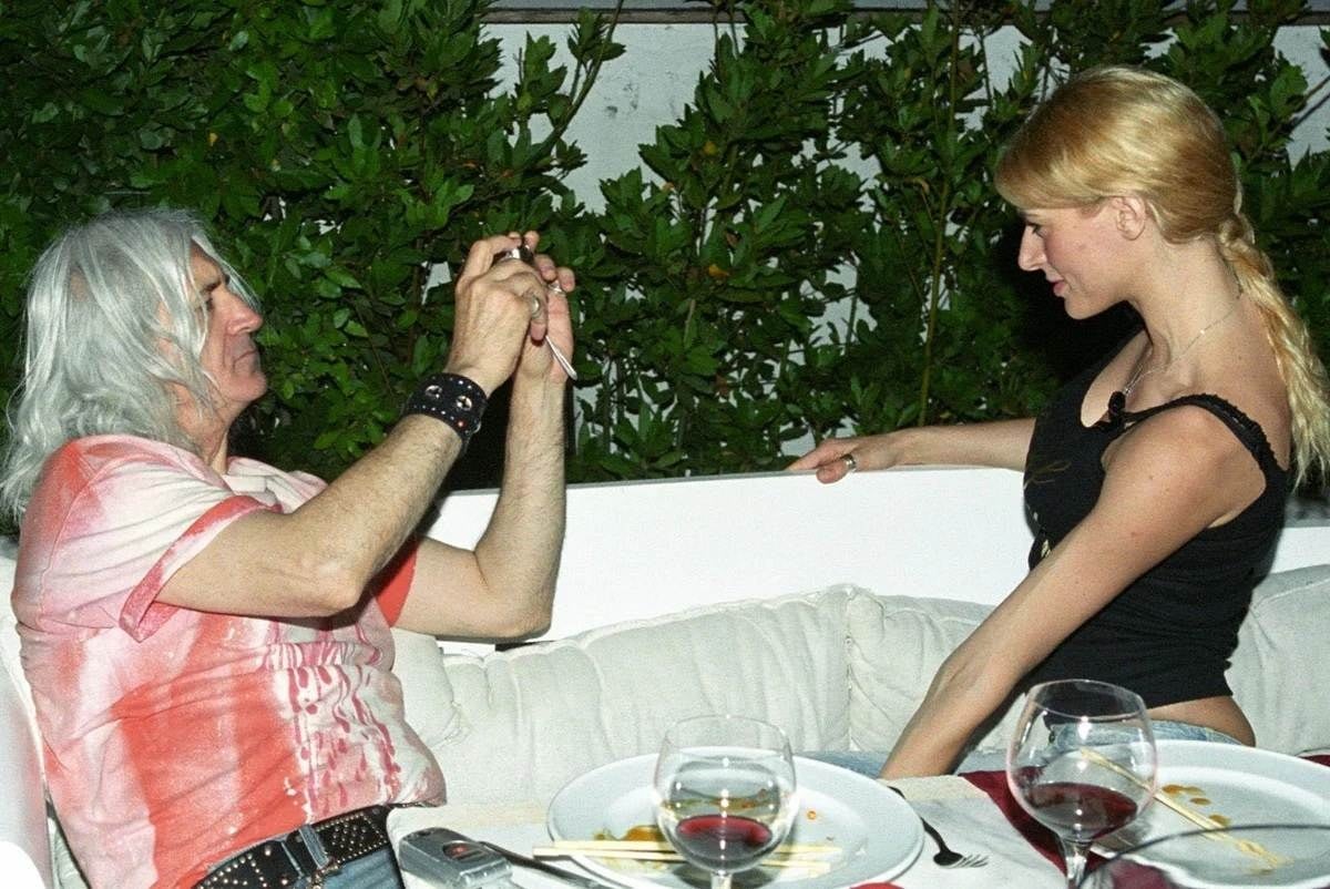 Ζέτα Δούκα για τη διαμάχη Βίσση – Καρβέλα: «Εύχομαι να τα βρουν» 8 Καρβέλας - Δούκα