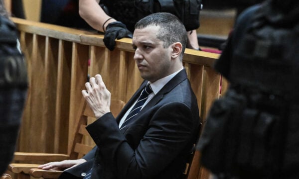 Ο ΣΥΡΙΖΑ κατηγορεί την κυβέρνηση ότι βάζει πλάτη στους νοσταλγούς του ναζισμού
