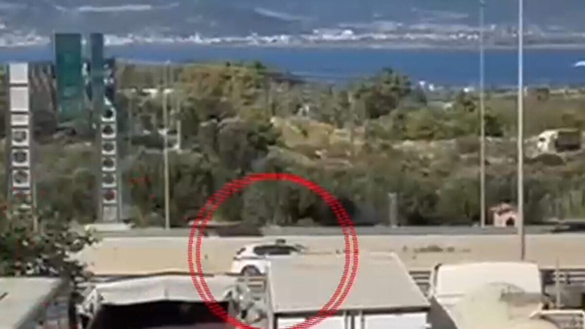 Αχαΐα: Έπεισαν 14χρονη να παραδώσει το οικογενειακό χρηματοκιβώτιο – Καταδίωξη με τραυματισμό αστυνομικού 1 Αχαΐα: Έπεισαν 14χρονη να παραδώσει το οικογενειακό χρηματοκιβώτιο – Καταδίωξη με τραυματισμό αστυνομικού