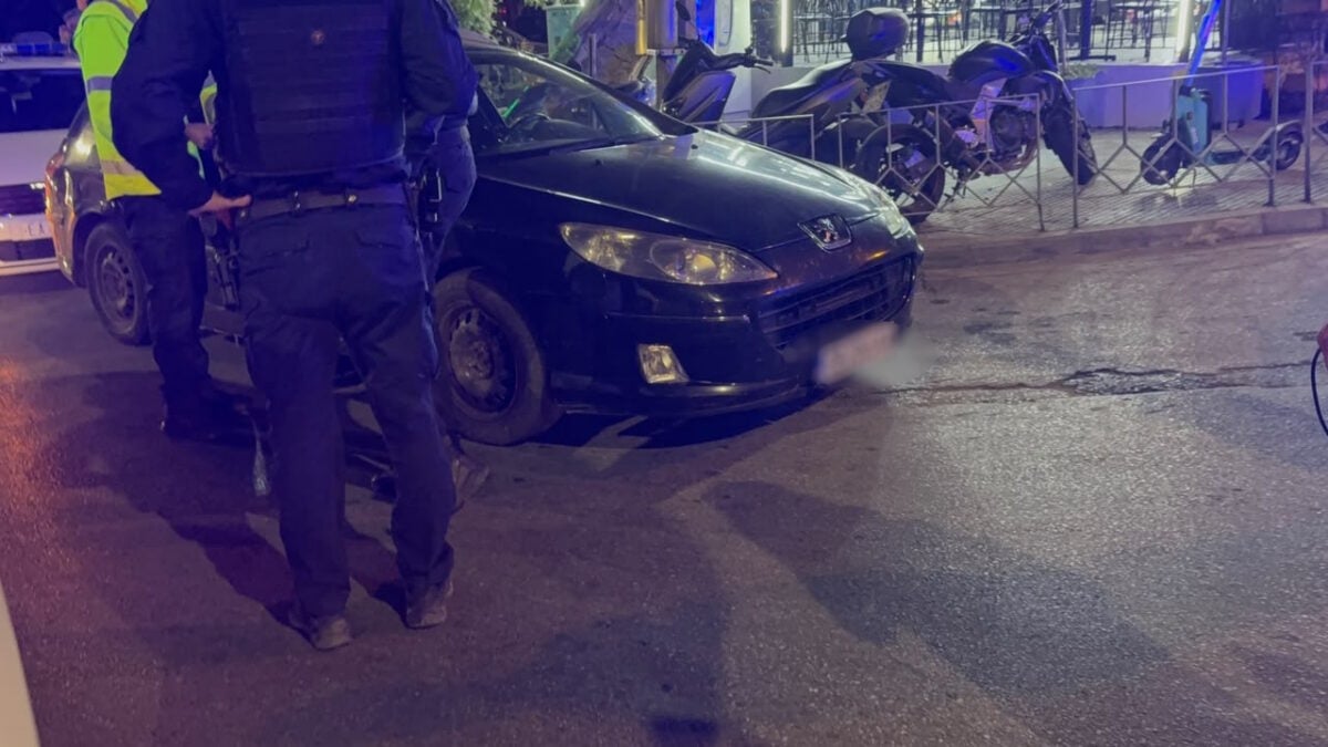 Θεσσαλονίκη: Οδηγός που μετέφερε μετανάστες τράκαρε ΙΧ και διέφυγε πεζός – Η καταδίωξη σε live μετάδοση 7 Θεσσαλονίκη: Οδηγός που μετέφερε μετανάστες τράκαρε ΙΧ και διέφυγε πεζός – Η καταδίωξη σε live μετάδοση
