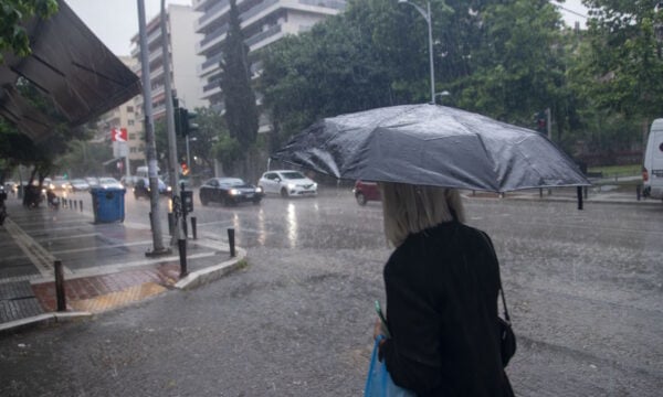Καιρός: Άρχισαν οι βροχές και οι καταιγίδες – Ποιες περιοχές θα έχουν έντονα φαινόμενα