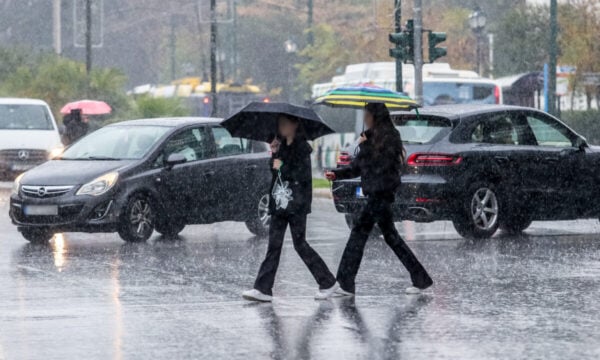 Καιρός: Καταιγίδες και άνεμοι έως 9 μποφόρ σε πολλές περιοχές – Η ΕΜΥ εξέδωσε έκτακτο δελτίο επικίνδυνων φαινομένων