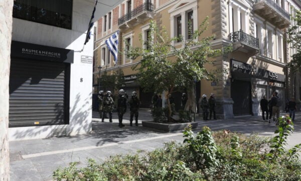 Βουκουρεστίου: Καταστήματα έκλεισαν προληπτικά λόγω των κινητοποιήσεων