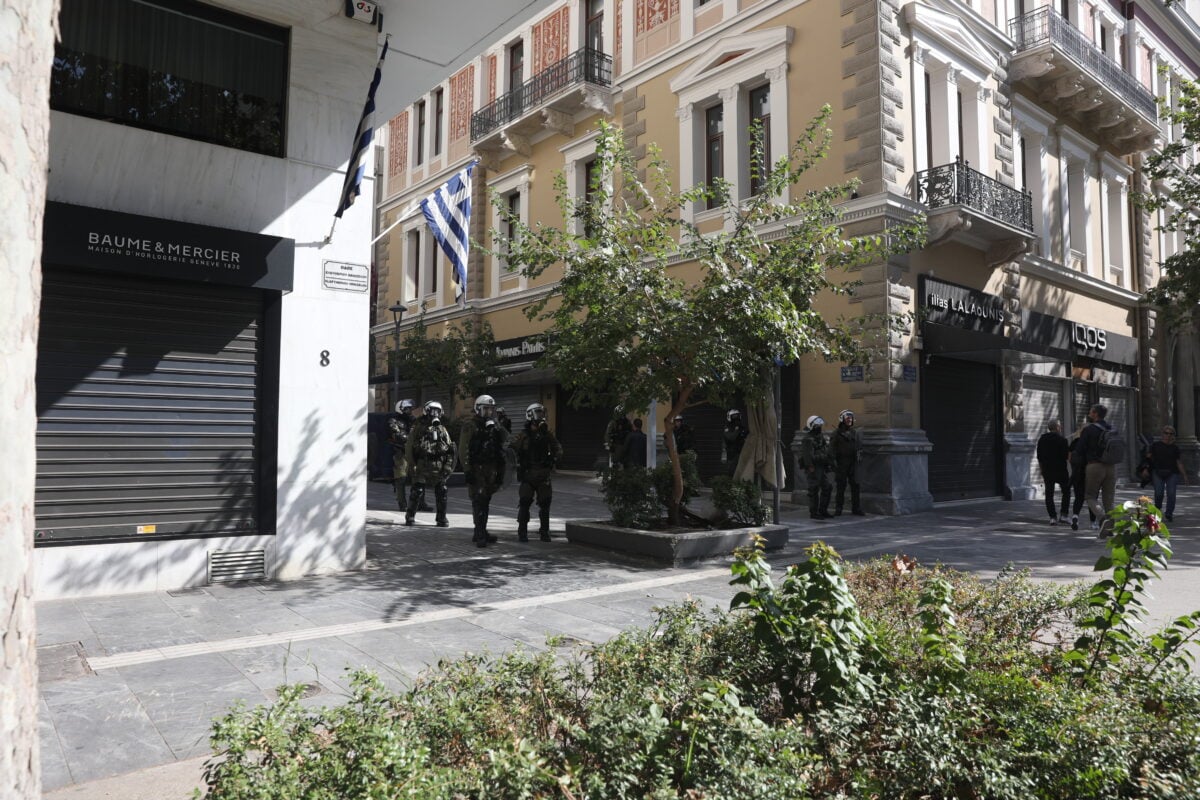 Βουκουρεστίου: Καταστήματα έκλεισαν προληπτικά λόγω των κινητοποιήσεων