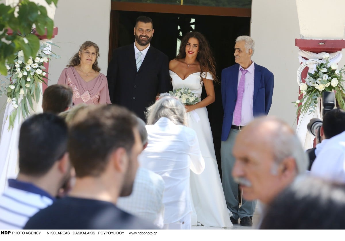 Κατερίνα Στικούδη: Η πρώτη δημόσια εμφάνιση πέντε μέρες μετά τον θάνατο του πατέρα της – Βίντεο 7 Κατερίνα Στικούδη