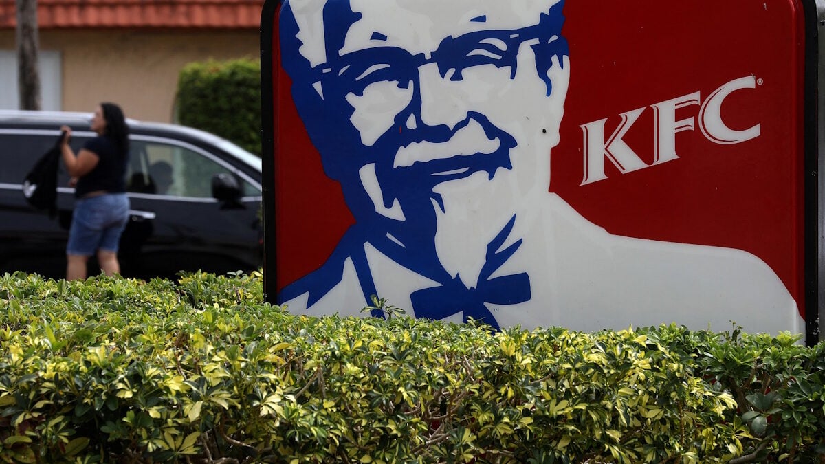 Η KFC επιλέγει την Coca-Cola για τα αναψυκτικά στις ΗΠΑ και αφήνει την PepsiCo μετά από 40 χρόνια 1 Η KFC επιλέγει την Coca-Cola για τα αναψυκτικά στις ΗΠΑ και αφήνει την PepsiCo μετά από 40 χρόνια